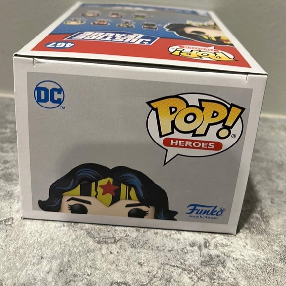 Funko Pop Wonder Woman #467 - Picture 5 of 6